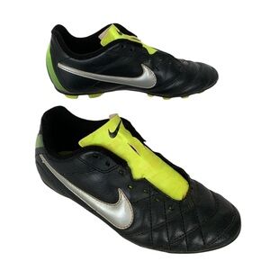 Nike Cleats Boy’s Size 3.5 JR Tiempo Rio FG-R Black White Metallic Silver